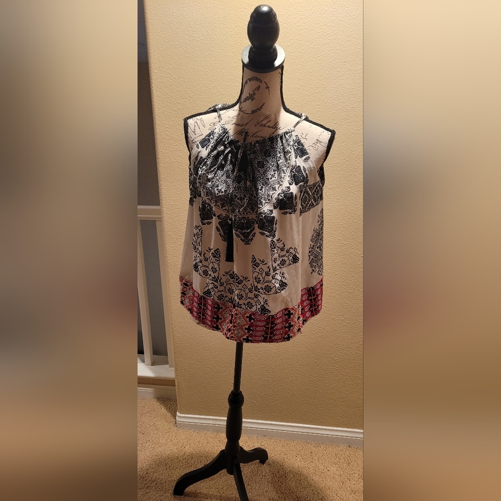 Rococo Sand Black and White Graphic Sleeveless Blouse